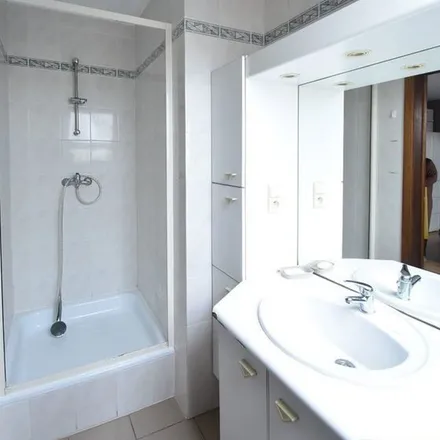 Rent this 2 bed apartment on Bunderstraat 9 in 3740 Bilzen, Belgium