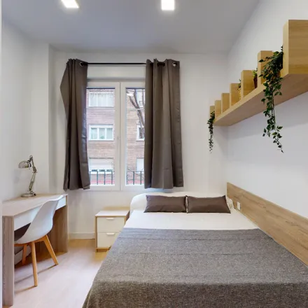 Rent this 6 bed room on Calle de Fernando el Católico in 12, 28015 Madrid