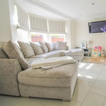 Image 2 - Chelsea Gardens, Harlow, CM17 9RX, United Kingdom - House for sale