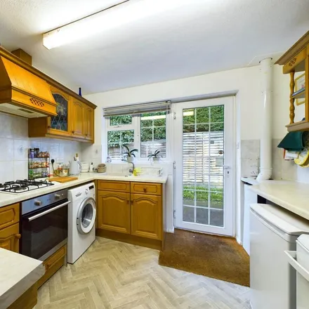 Image 2 - Stanley Road, High Wycombe, HP12 4BZ, United Kingdom - House for rent
