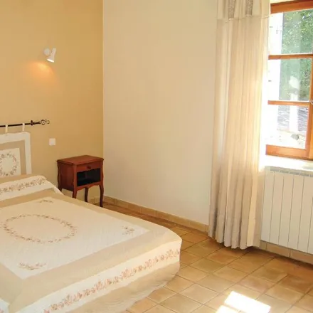 Rent this 4 bed house on 04110 Sainte-Croix-à-Lauze