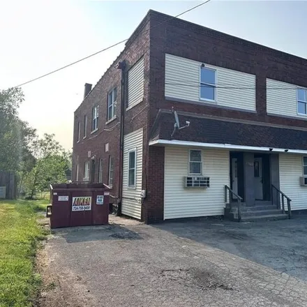 Buy this studio house on 409 Norwood Avenue in New Castle, PA 16105