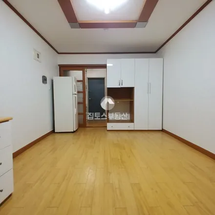 Rent this studio apartment on 서울특별시 관악구 봉천동 1566-14