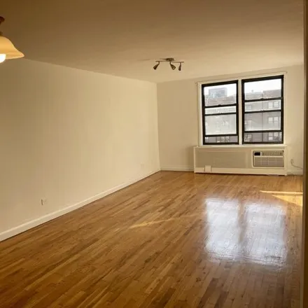 Image 1 - 599 East 7th Street, New York, NY 11218, USA - Apartment for sale