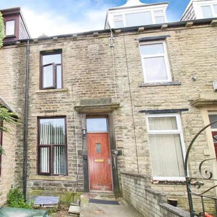 Rent this 3 bed townhouse on Fernbank Road in Bradford, BD3 0PJ