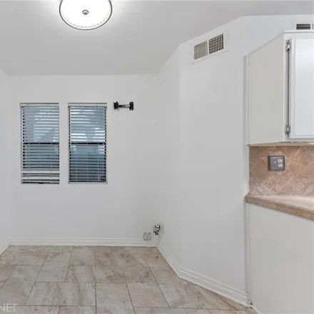 Image 7 - 13825 Beaver Street, Los Angeles, CA 91342, USA - Townhouse for sale
