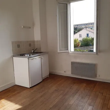 Rent this 1 bed apartment on 51 Rue Nicolas Bornier in 21000 Dijon, France