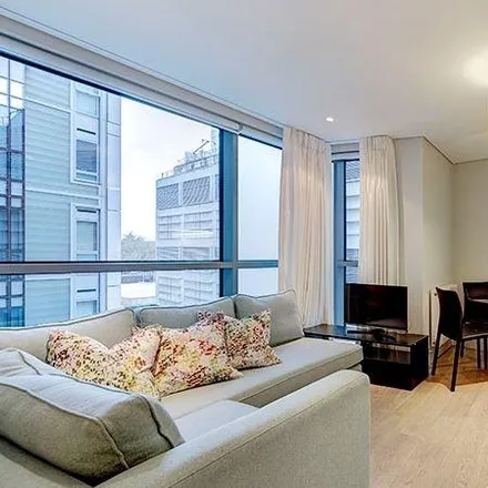 Rent this 3 bed apartment on 4 Merchant Square in London, W2 1AS