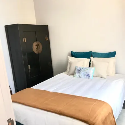 Rent this 1 bed apartment on Rua da Senhora da Lapa in 4050-069 Porto, Portugal