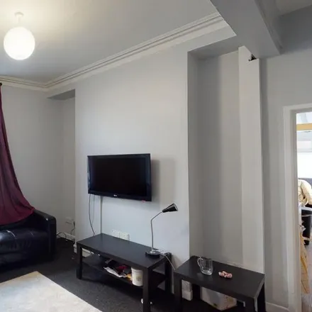 Rent this 5 bed townhouse on 311 Castle Boulevard in Nottingham, NG7 1HP