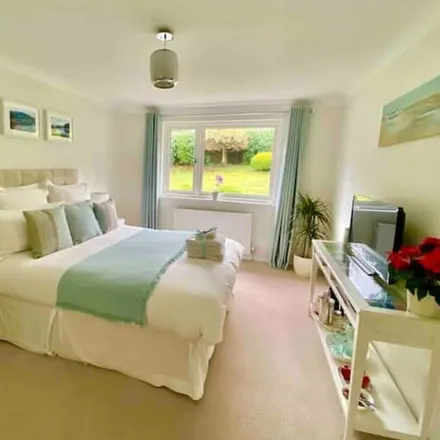 Image 1 - Mole Valley, RH4 3QQ, United Kingdom - House for rent