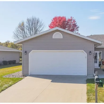 Buy this 2 bed townhouse on 5627-5633 White Oaks Lane NW in Rochester, MN 55901
