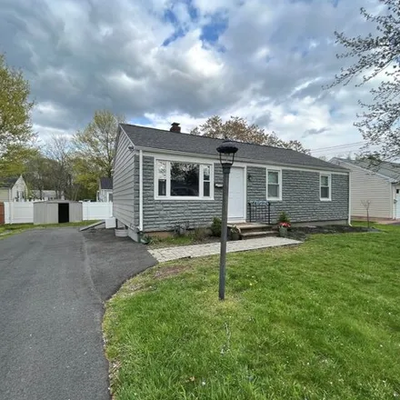 Rent this 3 bed house on 112 Brookside Circle in Wethersfield, CT 06109