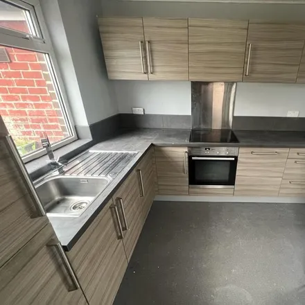 Rent this 2 bed duplex on Highgate Avenue in Lascelles Hall, HD8 0EE