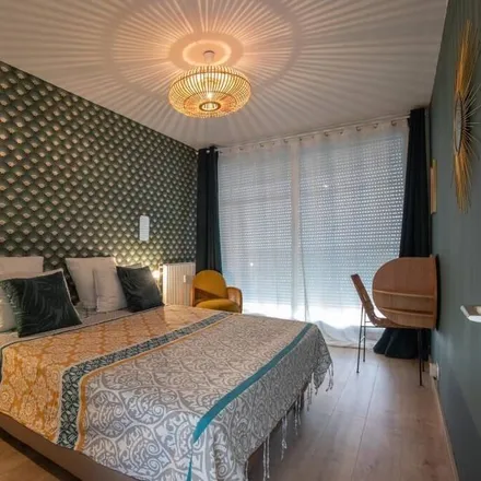 Rent this 2 bed apartment on 30400 Villeneuve-lès-Avignon