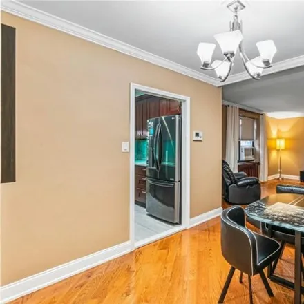 Image 7 - 32-22 92nd Street, New York, NY 11369, USA - Apartment for sale