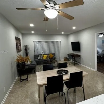 Image 7 - 990 Southwest 52nd Avenue, Hollywood, FL 33021, USA - Condo for rent