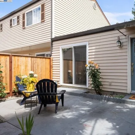 Buy this 1 bed house on 1590 Yardley Street in Santa Rosa, CA 95403