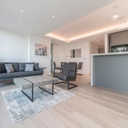 Rent this 1 bed apartment on Carrara Tower in 1 City Road, London