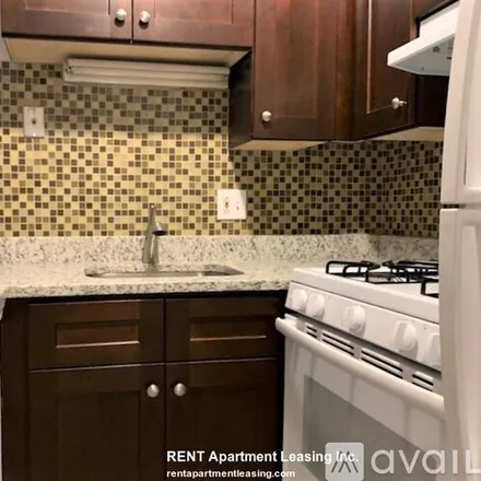 Image 2 - 3710 N Pine Grove Ave, Unit 322 - Apartment for rent