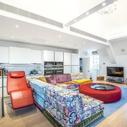 Rent this 3 bed room on The Star and Garter in Richmond Hill, London