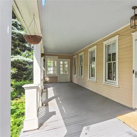 Image 3 - 35 Rockview Drive, Greenwich, CT 06830, USA - House for sale