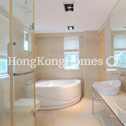 Image 5 - China, Hong Kong, Hong Kong Island, Stanley, Stanley Main Street, 7-Eleven - Apartment for rent