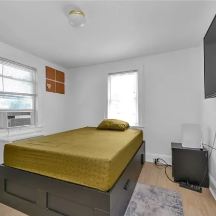 Image 7 - 38-19 219th Street, New York, NY 11361, USA - House for sale