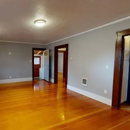 Buy this 1 bed apartment on 5737 Se 72Nd Avenue