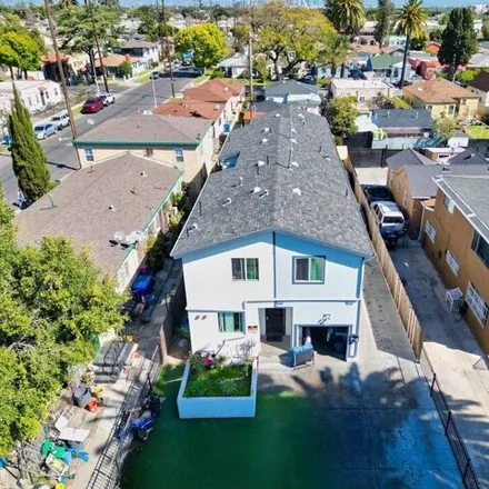 Buy this 1studio house on 907 E 88th St in Los Angeles, California