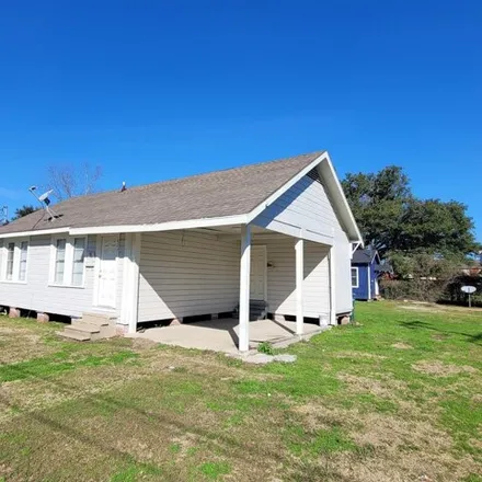 Buy this 4 bed house on 609 East Pipkin Street in Beaumont, TX 77705