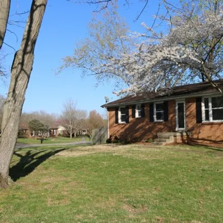 Image 3 - 2108 Harvill Drive, Belle Forest, Clarksville, TN 37043, USA - House for sale