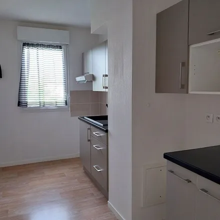 Rent this 3 bed apartment on 4 Chemin des Maisons Rouges in 49130 Les Ponts-de-Cé, France