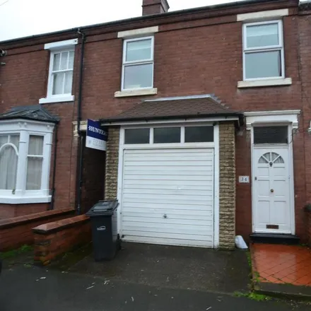 Rent this 2 bed townhouse on Platts Crescent in Amblecote, DY8 4YZ
