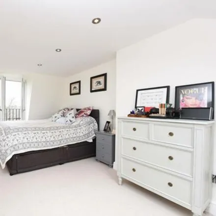 Image 4 - 66 Pirbright Road, London, SW18 5NA, United Kingdom - Apartment for rent