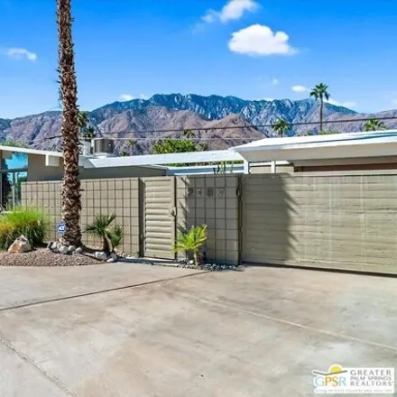 Image 3 - 2199 North Berne Drive, Palm Springs, CA 92262, USA - House for sale