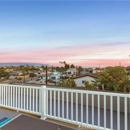 Image 1 - 710 North Prospect Avenue, Redondo Beach, CA 90278, USA - House for sale