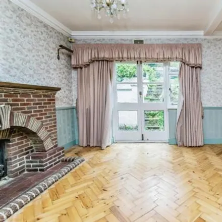 Image 7 - Hail & Ride Foxley Wood, Northwood Avenue, London, CR8 2EP, United Kingdom - House for sale