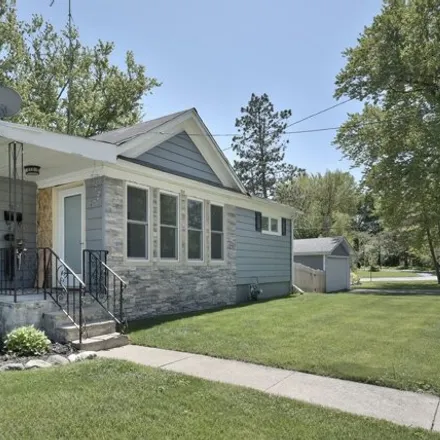 Buy this 2 bed house on 528 Amsterdam Street in Woodstock, IL 60098
