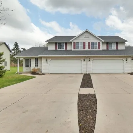 Buy this studio house on 462 South Good Hope Road in De Pere, WI 54115