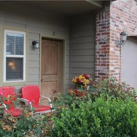 Rent this 2 bed house on 3998 Rochester Circle in Shady Grove, Springdale