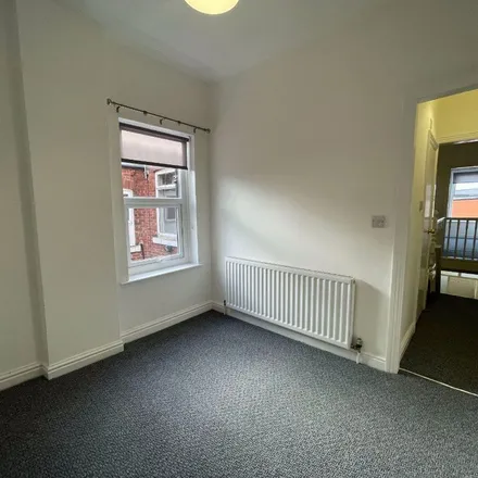 Image 2 - Queen Street, Mossley, OL5 9AJ, United Kingdom - Apartment for rent
