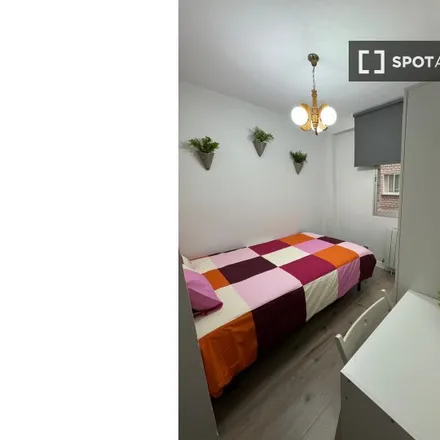 Rent this 3 bed room on Calle Juan de Juanes in 1, 28933 Móstoles