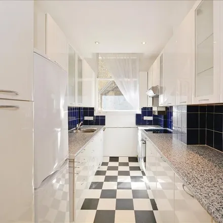 Image 4 - Covent Garden Dental Spa, 15 Grape Street, London, WC2H 8ED, United Kingdom - Apartment for rent