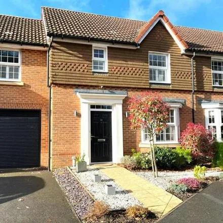 Buy this 3 bed townhouse on Henry Road in Park Gate, SO31 7PD