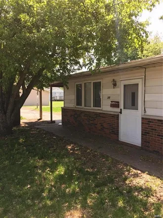 Rent this 2 bed house on 239 South 12th Street in Wood River, IL 62095