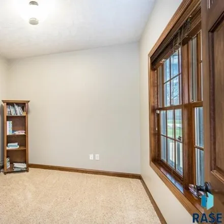 Image 3 - 938 North Danielle Drive, Sioux Falls, SD 57103, USA - House for sale