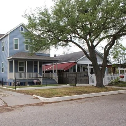 Rent this 4 bed house on 3563 Avenue P ½ in Galveston, TX 77550