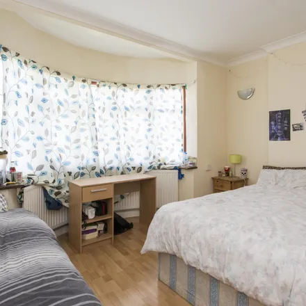 Rent this 6 bed room on Bowes Road in London, W3 7AD