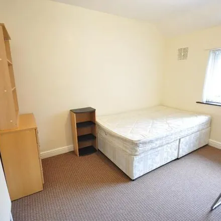 Rent this 5 bed apartment on Back Meadow View in Leeds, LS6 1JQ